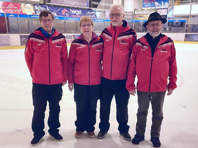 Die Sportkameraden Erich Kuhn, Anni Kuhn, Peter Schilling und Klaus-Dieter Plehn | © KSV Baunatal e.V. | Eissport | 2020 Die Sportkameraden Erich Kuhn, Anni Kuhn, Peter Schilling und Klaus-Dieter Plehn | © KSV Baunatal e.V. | Eissport | 2020