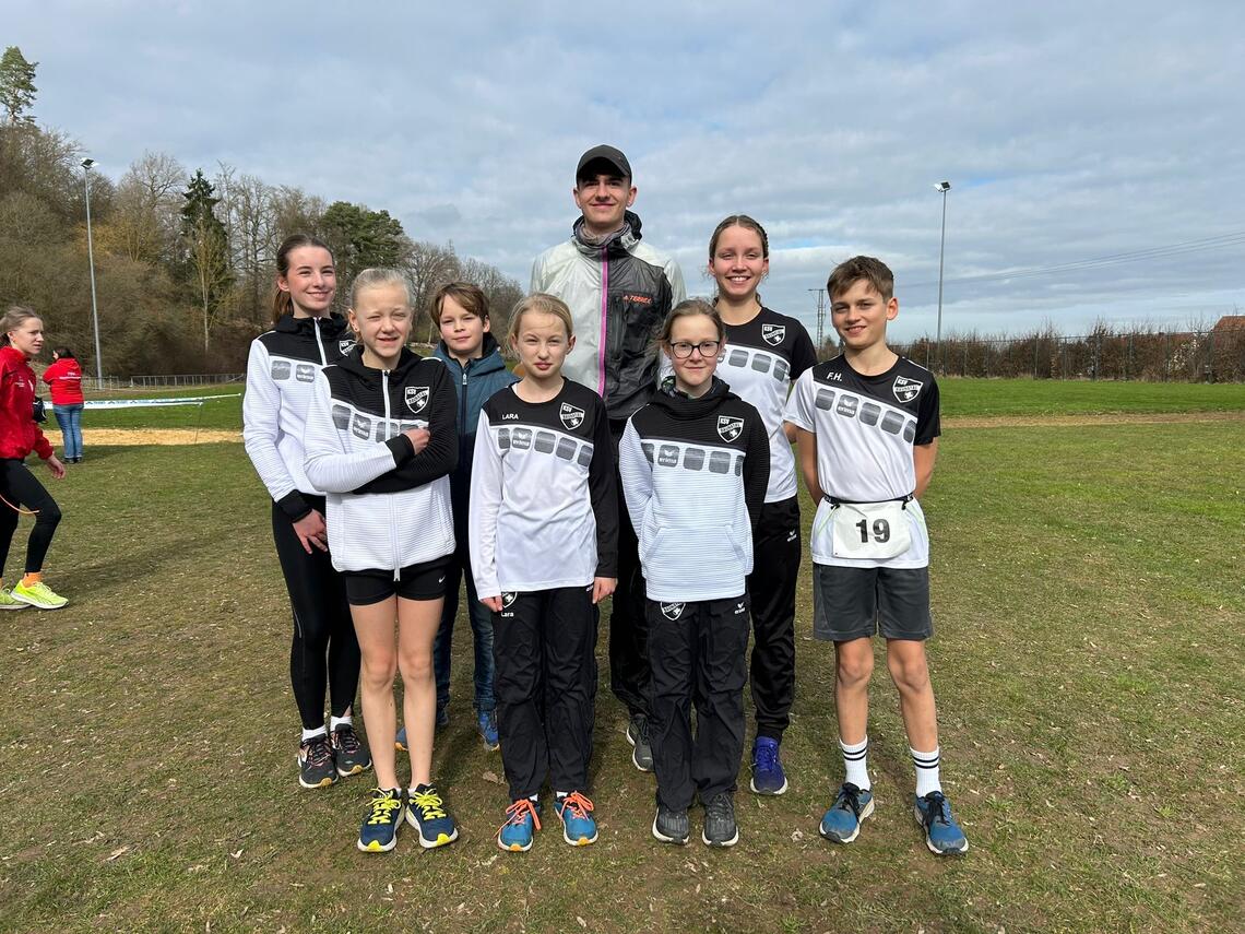vlnr. Sophia Fröhlich, Tamina Linge, Tom Naumann, Lara Guzowski, Jonathan Klein, Lenja Lenz, Lisa Naumann und Felix Hollstein vlnr. Sophia Fröhlich, Tamina Linge, Tom Naumann, Lara Guzowski, Jonathan Klein, Lenja Lenz, Lisa Naumann und Felix Hollstein