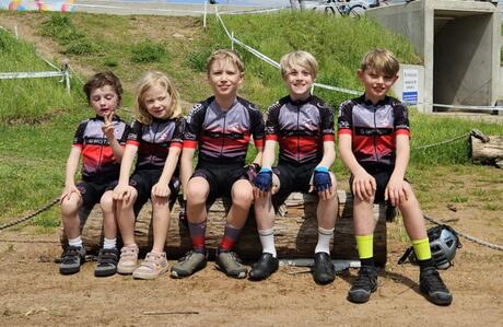 Carlo, Caroline, Magnus, Maximilian und Felix beim MTB Rennen in Darmstadt