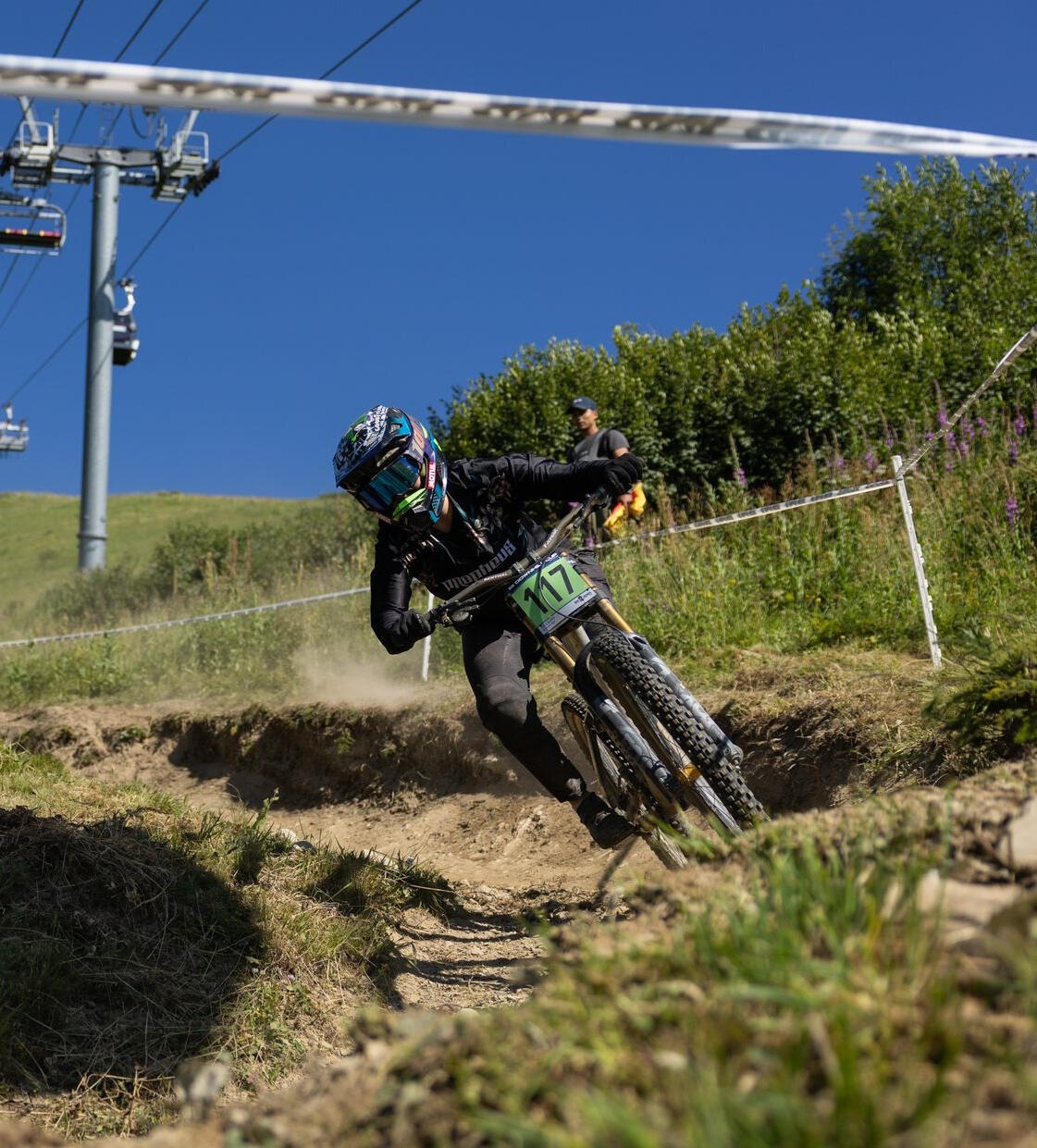 Julia in Frankreich beim European Downhill Cup Julia in Frankreich beim European Downhill Cup