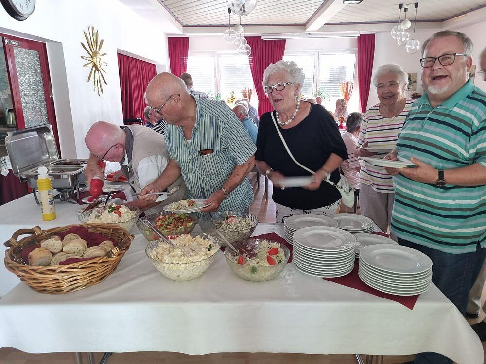 Die Schlacht am klaten Buffet | © 2022 |KSV Baunatal e.V. | Wandern Die Schlacht am klaten Buffet | © 2022 |KSV Baunatal e.V. | Wandern