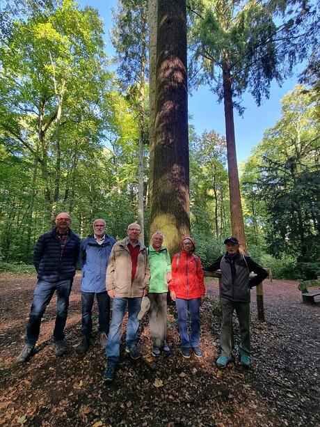 Das Fähnlein der 7 Aufrechten (die 6 abgebildeten Wanderer und der Fotograf) | © 2022 | KSV Baunatal e.V. | Wandern