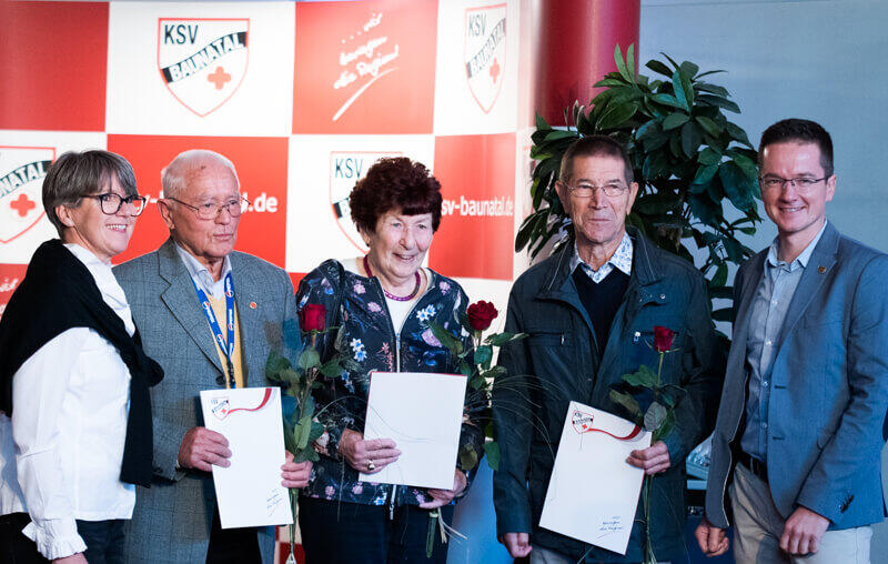 75 Jahre Vereinstreue zum KSV Baunatal. Ein Gruppenbild 75 Jahre Vereinstreue zum KSV Baunatal. Ein Gruppenbild